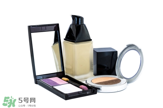 粉底液和cc霜哪個(gè)先用 cc霜和粉底液的順序 粉底液和cc霜哪個(gè)先用 cc霜和粉底液的順序