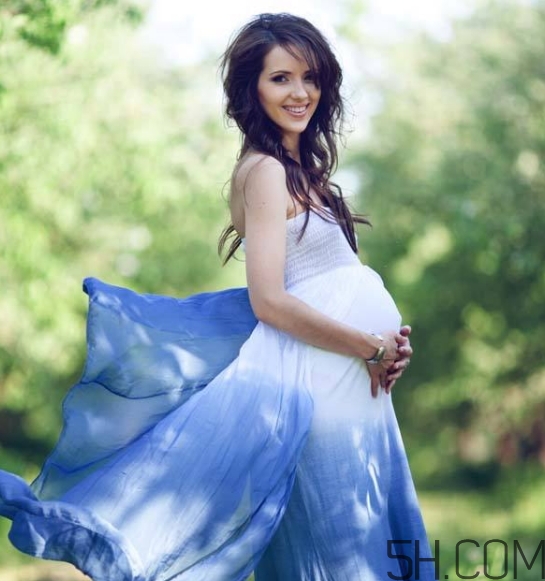 羊水過少能順產嗎？羊水過少的原因 