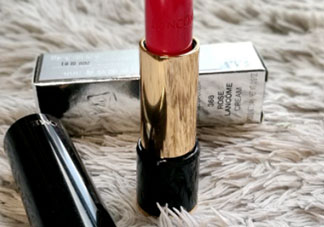 蘭蔻菁純唇膏小紅色是什么顏色？蘭蔻小紅色好看嗎