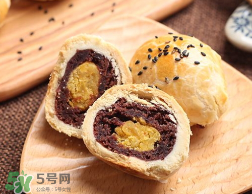 孕婦可以吃蛋黃酥嗎 坐月子可以吃蛋黃酥嗎 孕婦可以吃蛋黃酥嗎 坐月子可以吃蛋黃酥嗎