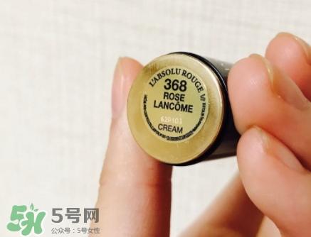 蘭蔻菁純唇膏小紅色是什么顏色？蘭蔻小紅色好看嗎