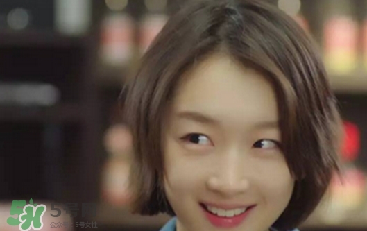 蘭蔻菁純唇膏小紅色是什么顏色？蘭蔻小紅色好看嗎