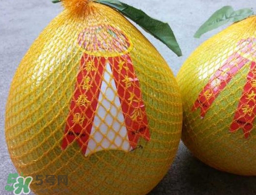 如何區(qū)分紅肉蜜柚真假？吃紅肉蜜柚有什么好處？