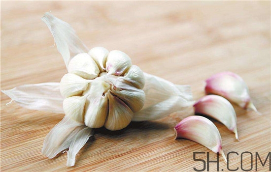 大蒜泡酒可以放冰糖嗎？什么藥酒中可以加冰糖？