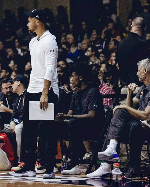 under armour curry 4庫里戰(zhàn)靴中國別注版實物什么樣？