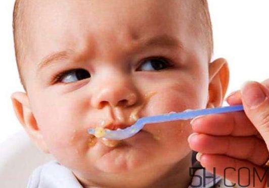 如何給寶寶斷奶？寶媽有妙招