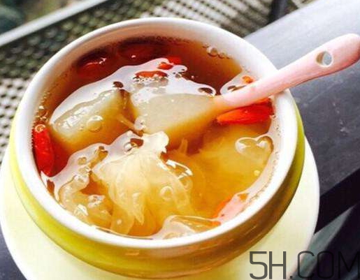 冰糖雪梨可以放紅棗嗎？冰糖雪梨可以放枸杞嗎？