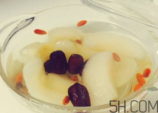 冰糖雪梨可以放紅棗嗎？冰糖雪梨可以放枸杞嗎？