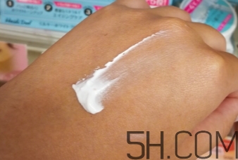 白肌美人素顏霜粉色和藍色哪個好？