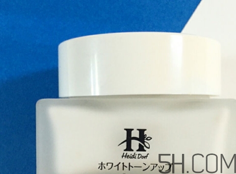 白肌美人素顏霜粉色和藍色哪個好？