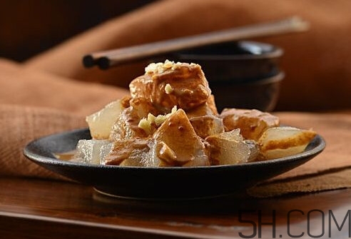 燜子是涼粉嗎？燜子是用什么做的？