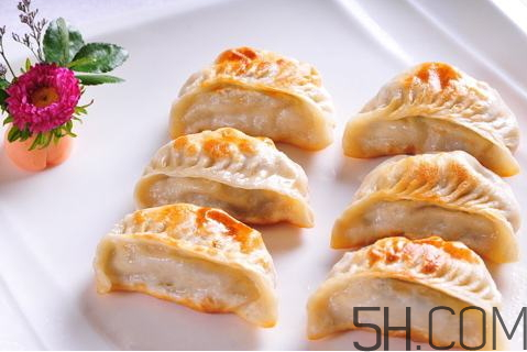 煎餃怎么煎才酥脆好吃？煎餃怎么做好吃？