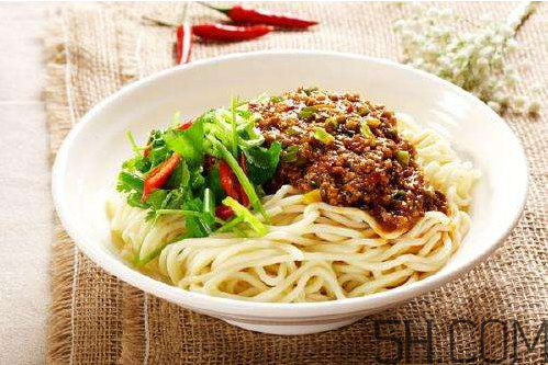 炸醬面可以用豆瓣醬嗎？炸醬面可以用黃豆醬嗎？