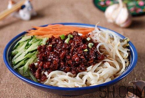 炸醬面可以用豆瓣醬嗎？炸醬面可以用黃豆醬嗎？