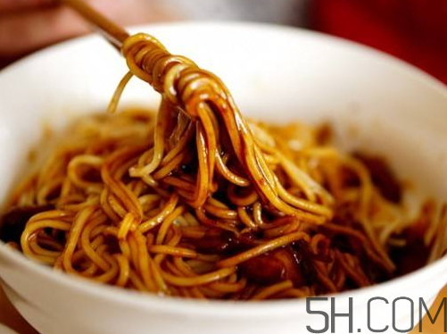 炸醬面可以用掛面嗎？炸醬面用什么面條？