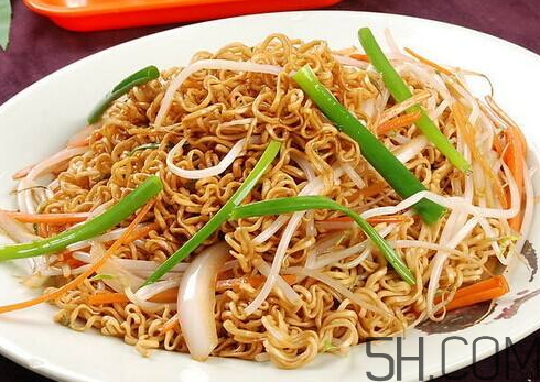 炒面可以隔夜吃嗎？炒面可以放多久？