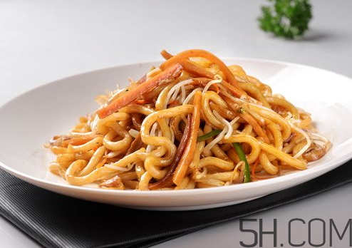 炒面可以隔夜吃嗎？炒面可以放多久？