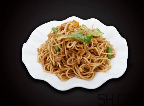 炒面可以隔夜吃嗎？炒面可以放多久？