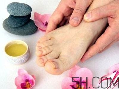 大蒜泡酒可以治腳氣嗎？治腳氣的方法有哪些？