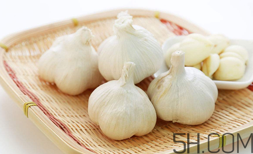 大蒜泡酒可以治腳氣嗎？治腳氣的方法有哪些？