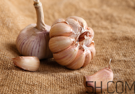 大蒜泡酒適合什么人喝？大蒜泡酒的禁忌人群