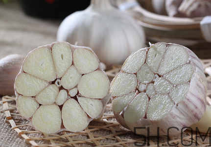 大蒜泡酒治什么?。看笏馀菥朴惺裁春锰?？