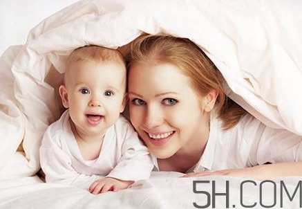 如何給寶寶斷奶？寶媽有妙招