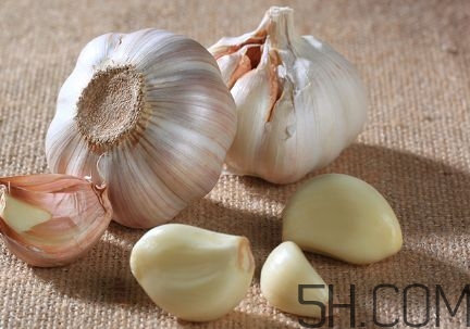 大蒜泡酒可以放冰糖嗎？什么藥酒中可以加冰糖？