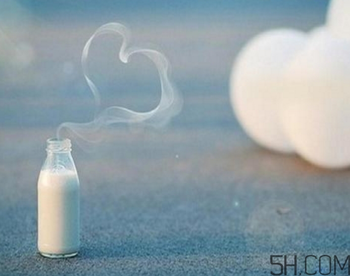 早上空腹喝牛奶好嗎？早上喝牛奶有什么好處？