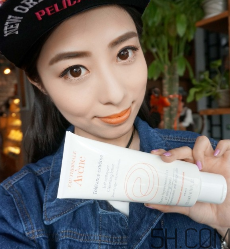 雅漾舒緩特護(hù)潔面乳怎么樣？好用嗎？