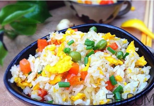 蛋炒飯可以放雞精嗎 蛋炒飯可以加什么 蛋炒飯可以放雞精嗎 蛋炒飯可以加什么