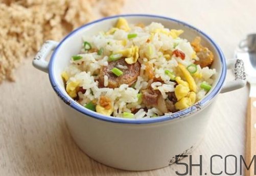 蛋炒飯可以放生抽嗎 蛋炒飯放生抽還是老抽？