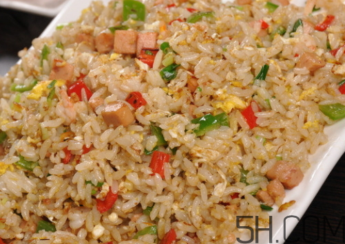 蛋炒飯可以放生抽嗎 蛋炒飯放生抽還是老抽？