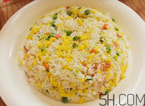 蛋炒飯?jiān)趺闯吹囊涣Ａ＃?炒飯如何粒粒分明？