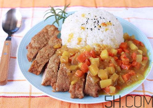 咖喱飯可以隔夜吃嗎？咖喱飯能放多久？