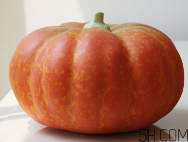 大閘蟹和南瓜一起什么人不適合吃？大閘蟹和南瓜一起吃要怎么辦？