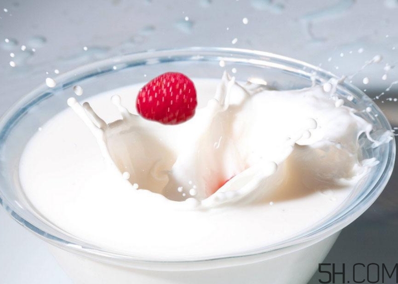 早上空腹喝牛奶好嗎？早上喝牛奶有什么好處？