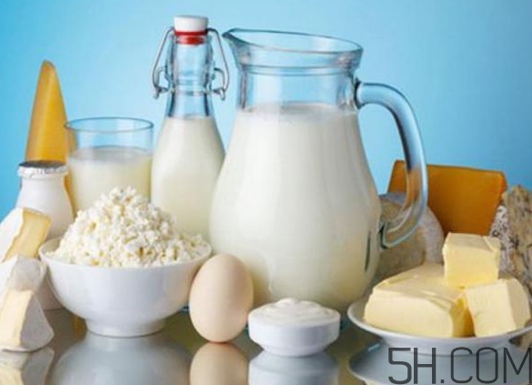 早上喝牛奶豐胸嗎？早上喝牛奶會(huì)胖嗎？