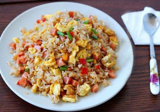 蛋炒飯可以放洋蔥嗎？蛋炒飯放洋蔥好吃嗎？