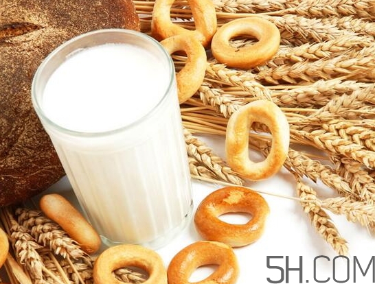 袋裝牛奶和盒裝牛奶哪個(gè)更有營養(yǎng)？