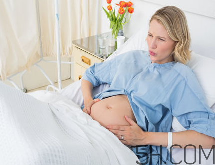 孕晚期見紅了肚子不痛怎么辦？孕晚期見紅是持續(xù)的嗎？