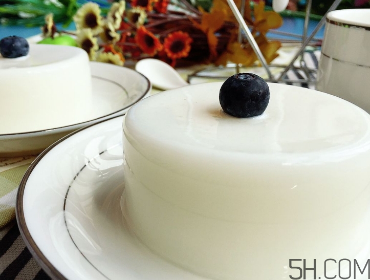 牛奶的營養(yǎng)價(jià)值 牛奶的功效與作用 牛奶的營養(yǎng)價(jià)值 牛奶的功效與作用