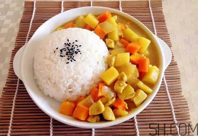 咖喱飯可以用豬肉嗎 咖喱飯用什么肉 咖喱飯可以用豬肉嗎 咖喱飯用什么肉