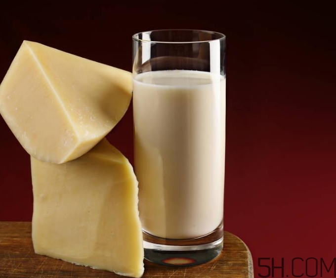 早上空腹喝牛奶好嗎？早上喝牛奶有什么好處？