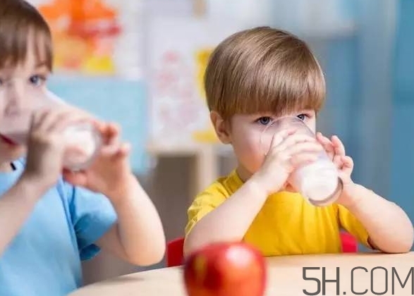 高鈣奶真的補鈣嗎？吃什么補鈣最快最好？