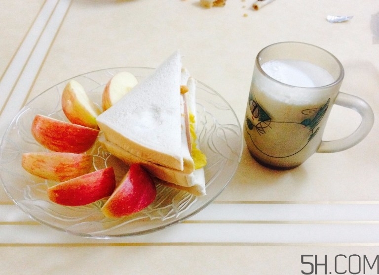 怎樣喝牛奶才健康？牛奶和什么一起喝效果最好？