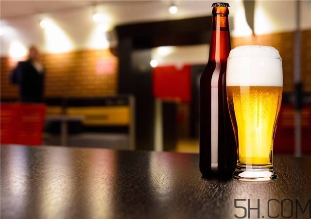 每天用啤酒洗頭發(fā)好嗎 用啤酒洗頭的正確方法 每天用啤酒洗頭發(fā)好嗎 用啤酒洗頭的正確方法