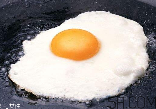 荷包蛋可以過夜嗎 荷包蛋可以放多久 荷包蛋可以過夜嗎 荷包蛋可以放多久