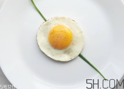 荷包蛋可以過夜嗎 荷包蛋可以放多久 荷包蛋可以過夜嗎 荷包蛋可以放多久