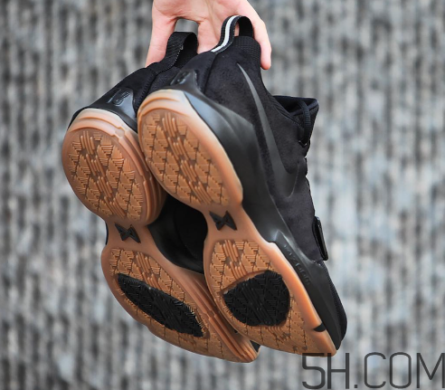 nike pg 1黑色生膠大底發(fā)售時(shí)間_實(shí)物什么樣？
